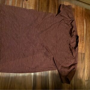 Men’s alphalete top size Large (0739)